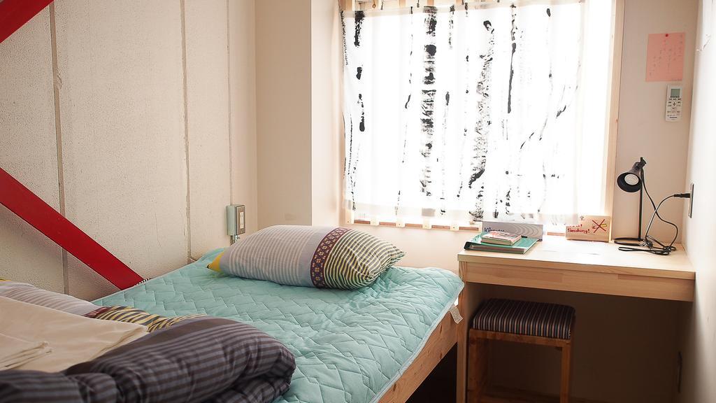 Kamagasaki University Of The Arts Cafe Garden Guest House Aka Cocoroom โอซาก้า ภายนอก รูปภาพ