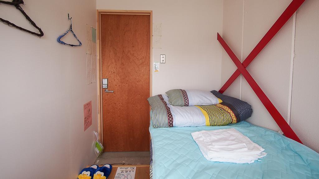 Kamagasaki University Of The Arts Cafe Garden Guest House Aka Cocoroom โอซาก้า ภายนอก รูปภาพ